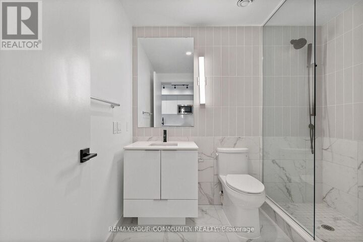 Property Photo:  327 King Street West 2304  ON M5V 0W7 