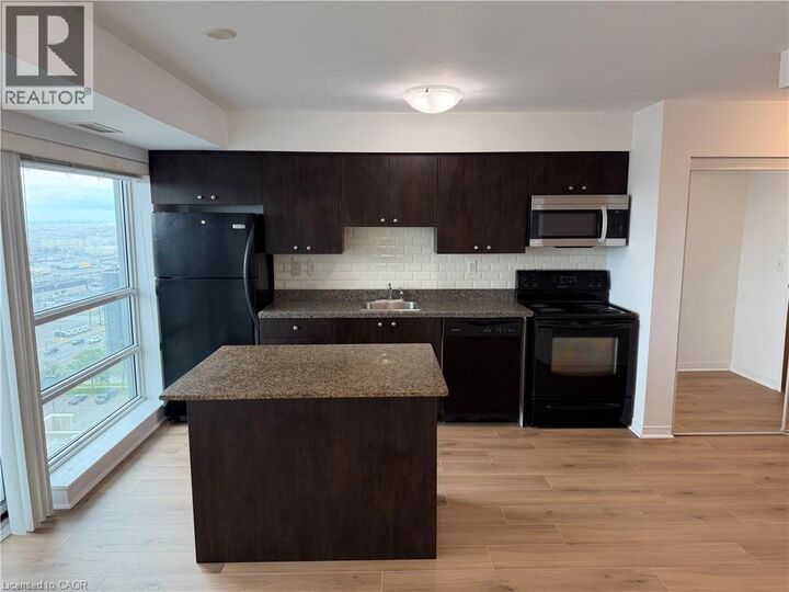 Property Photo:  215 Queen Street East 1511  ON L6W 0A9 