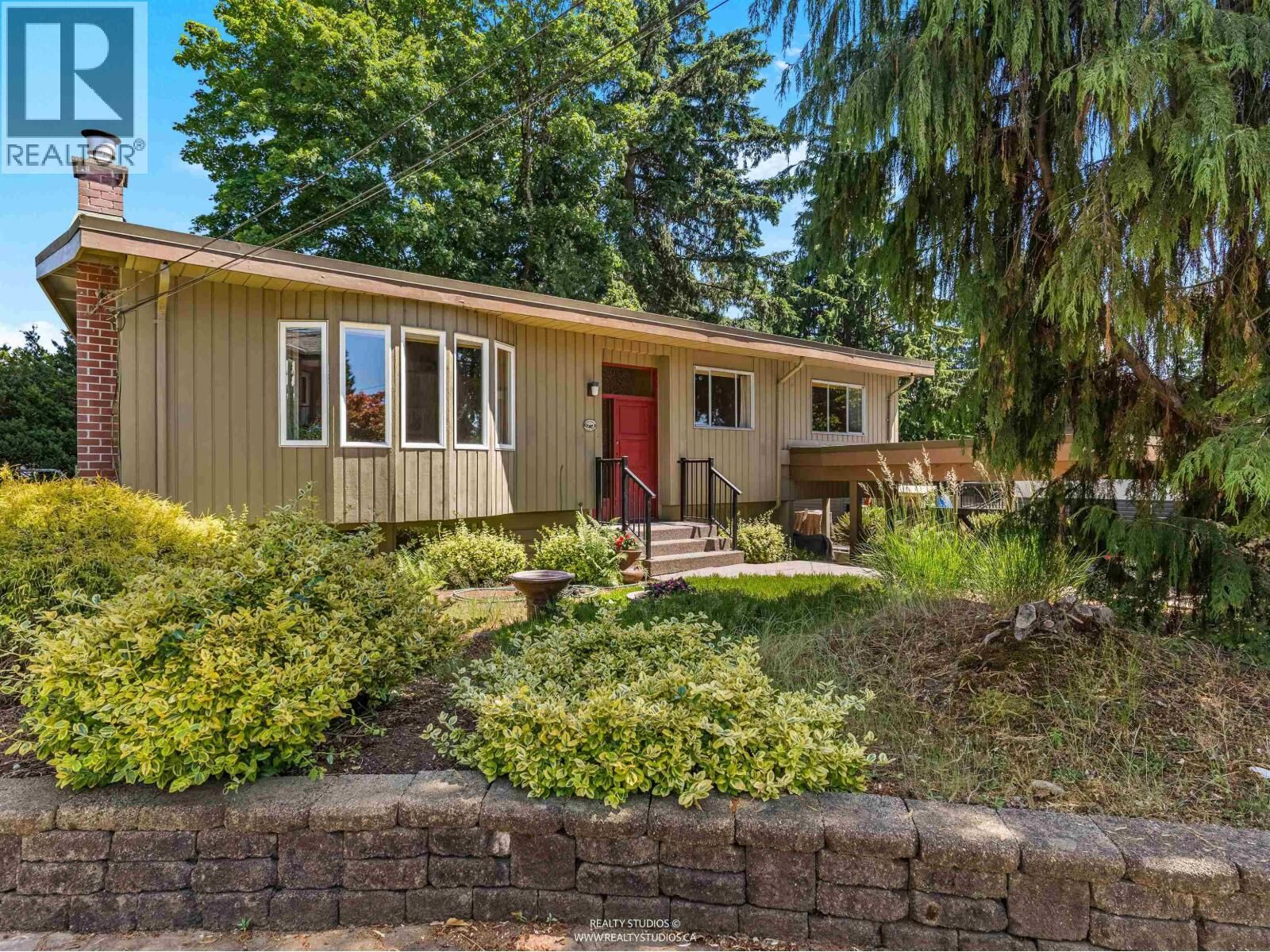 Photo de la propriété:  423 Winona Street  BC V3K 5A5 