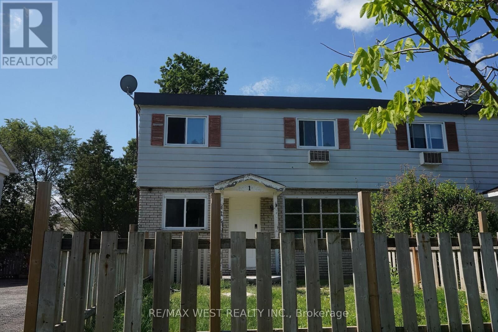 Property Photo: 19 Brenda Court 1 ON N3R 2L8
