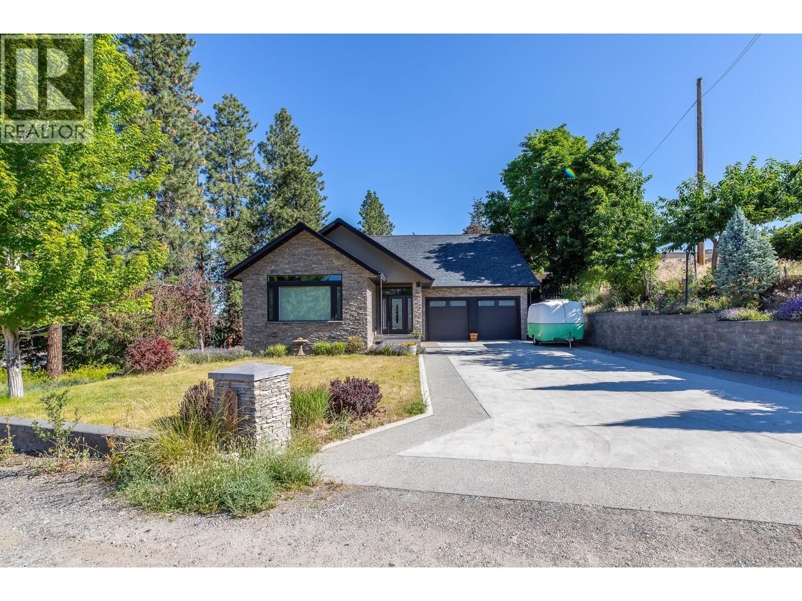 Property Photo: 567 Pineview Road BC V2A 7S8
