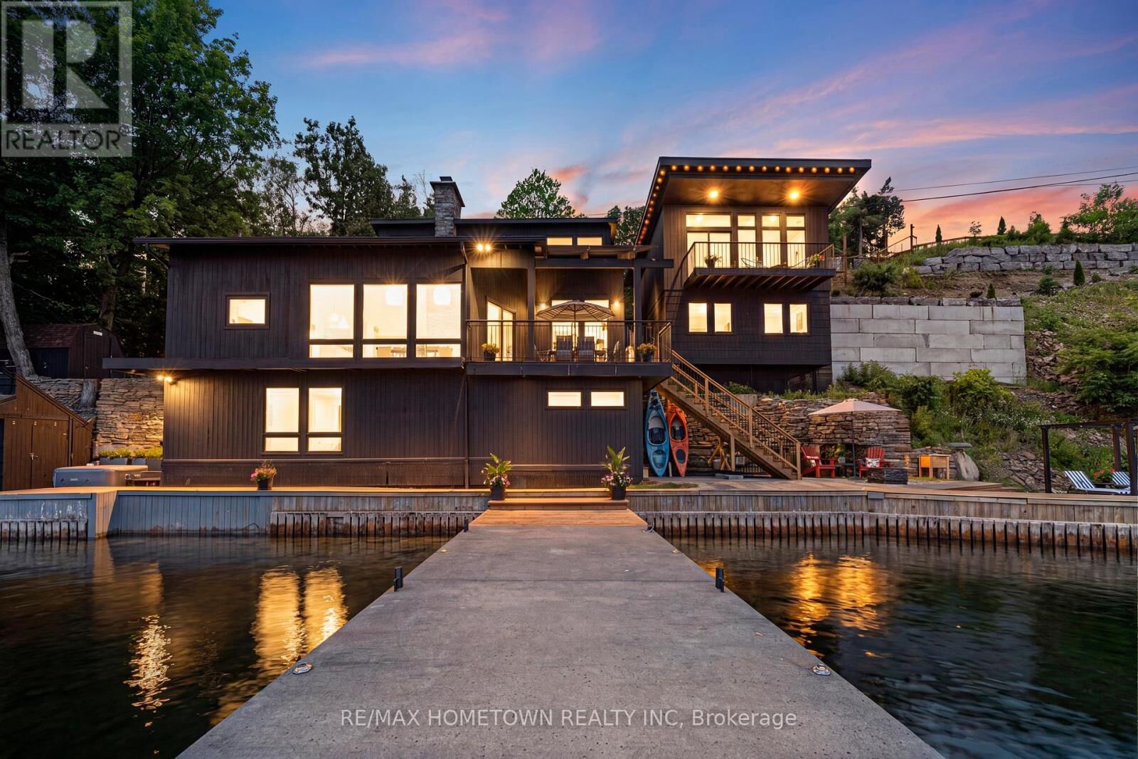 Property Photo: 205 Brockmere Cliff Road ON K6V 5T3