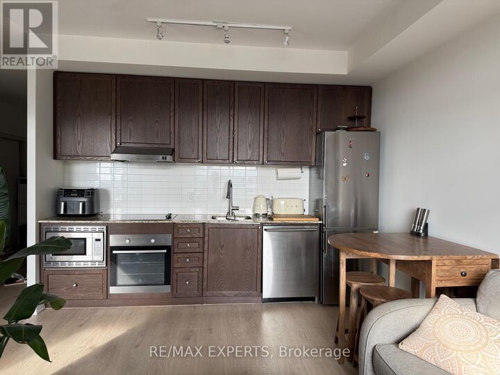 Property Photo: 7 Kenaston Gardens 801 ON M2K 0E9
