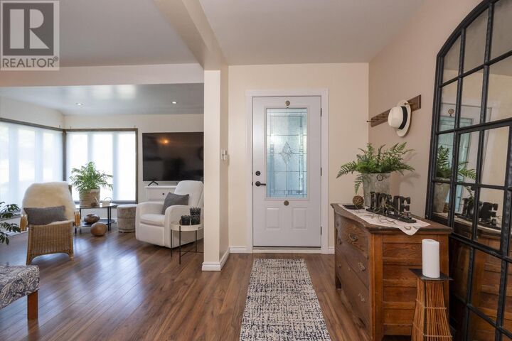 Property Photo:  324 Franklin St S  ON P7E 1R3 