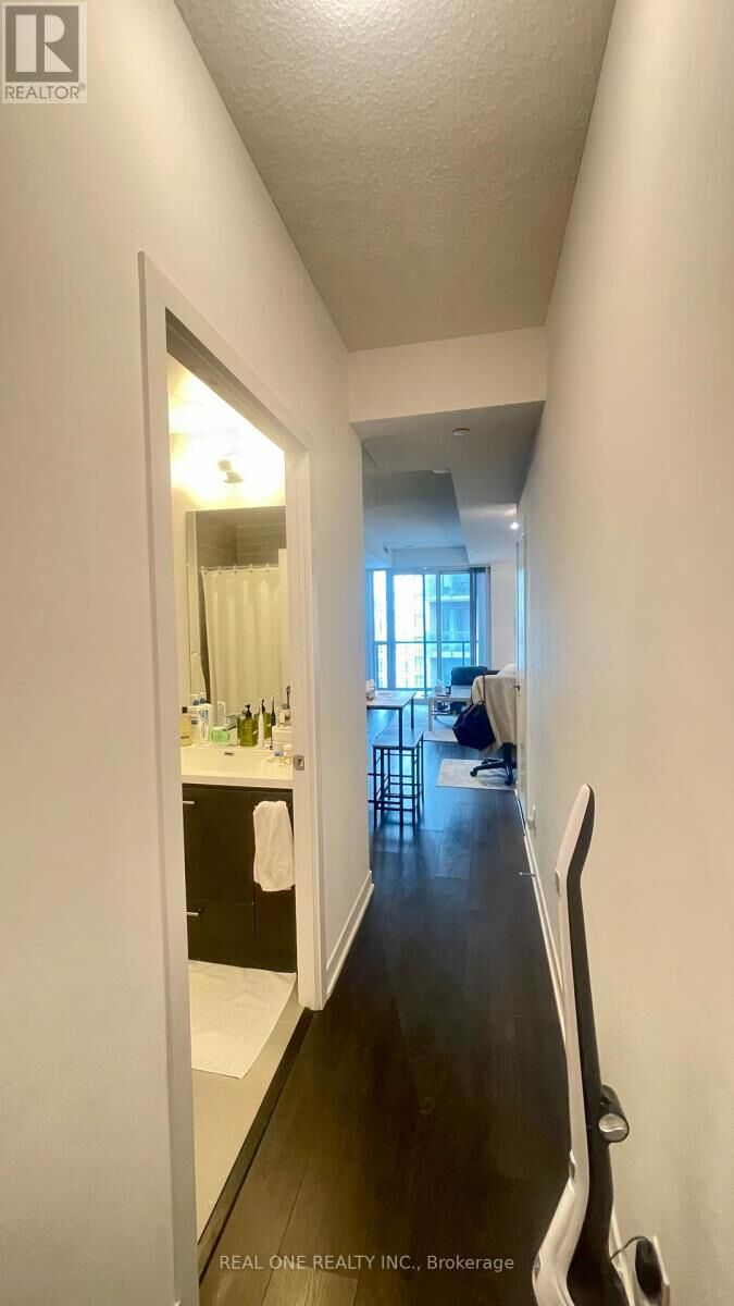 Property Photo: 87 Peter Street 1711 ON M5V 0P1