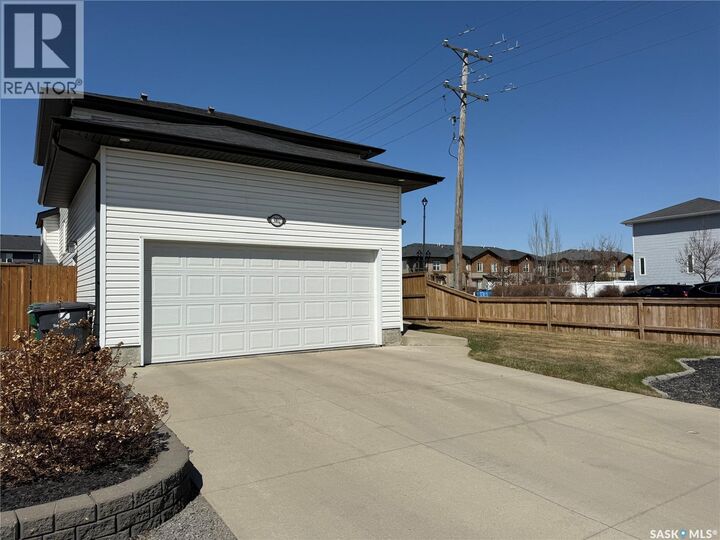 Property Photo:  3102 37th Street W  SK S7L 7H9 