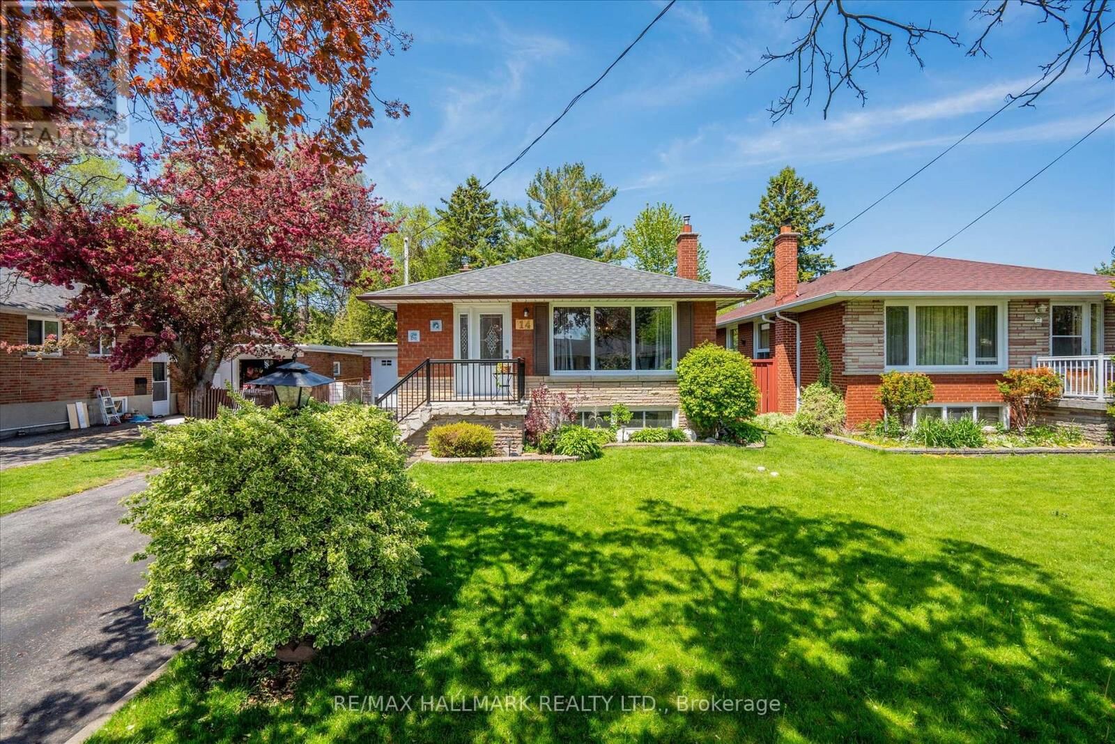 Property Photo: 14 Fintona Avenue ON M1E 1V3