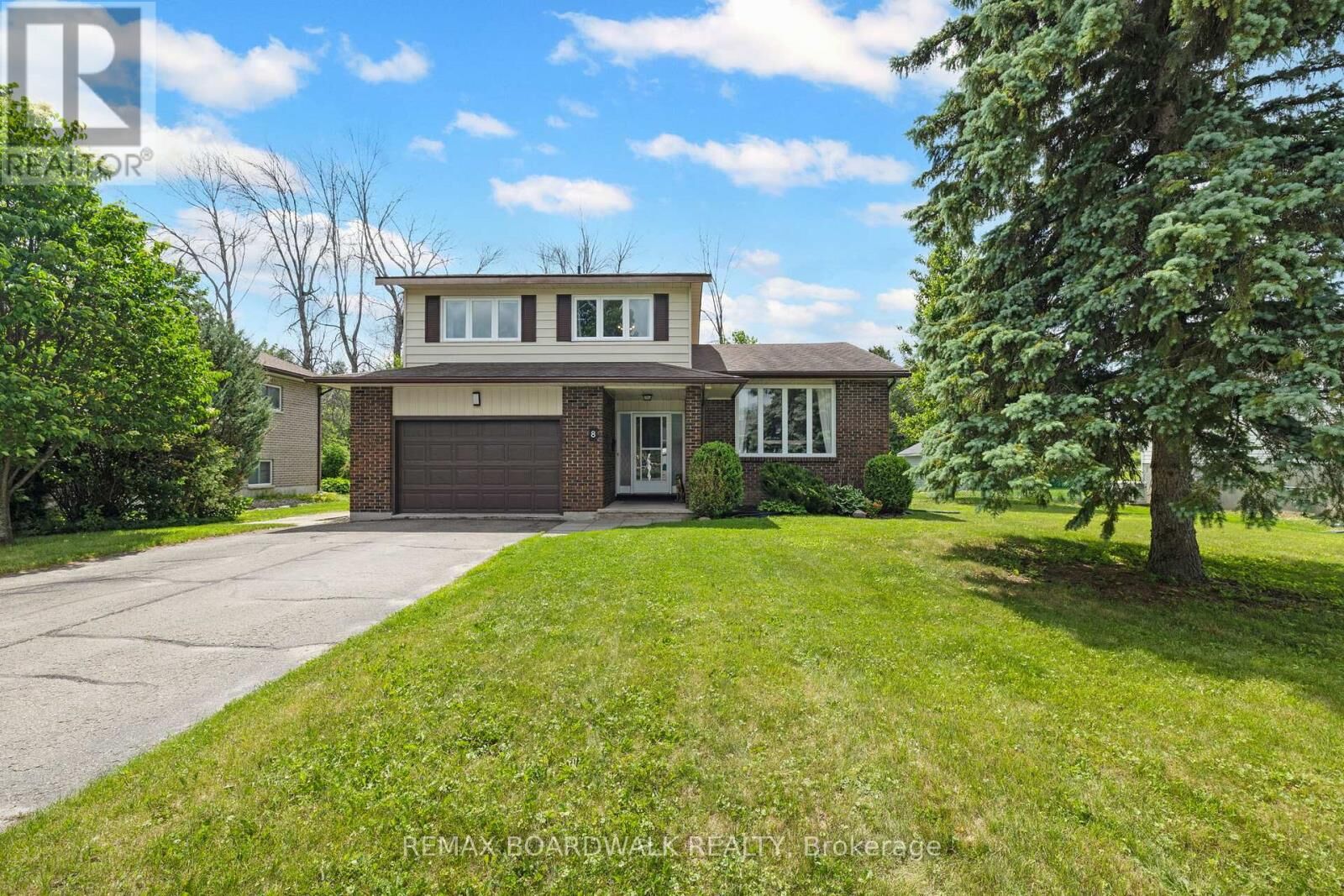 Property Photo:  8 Jessie Drive  ON K7H 3J1 