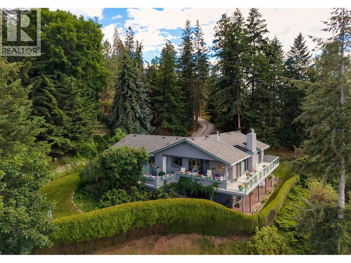 Property Photo: 424 Edgemont Court BC V1W 4J8