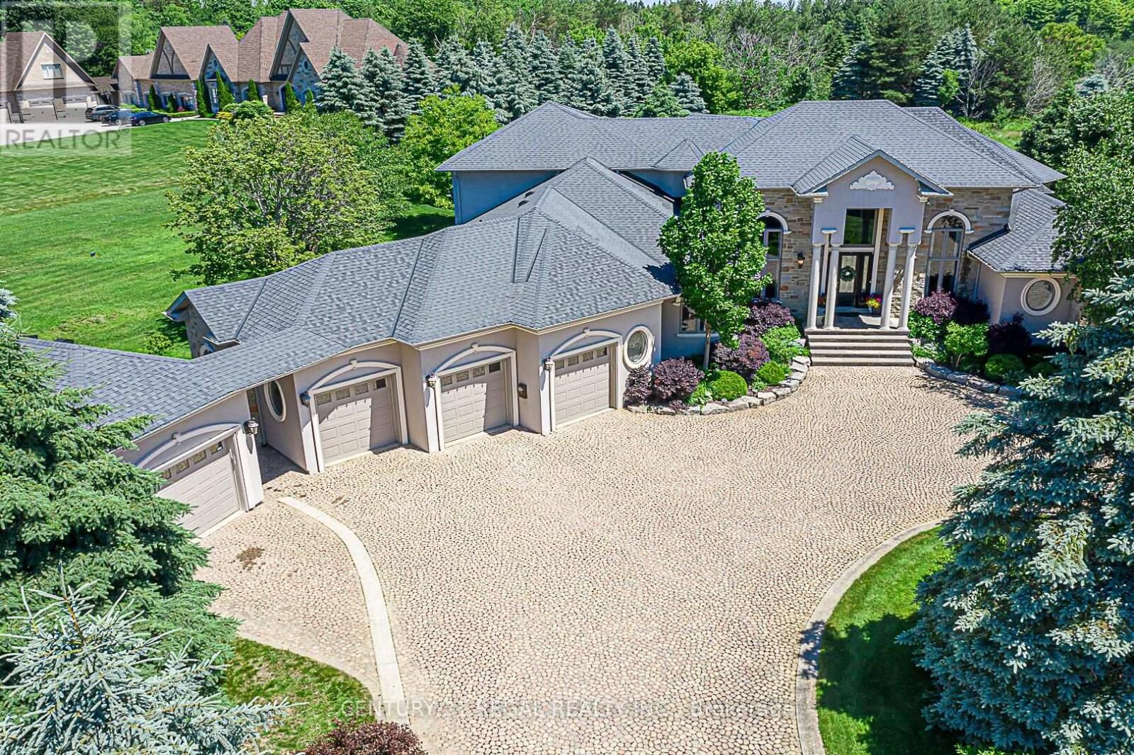 Property Photo: 16 Lake Woods Drive ON L4A 1P9