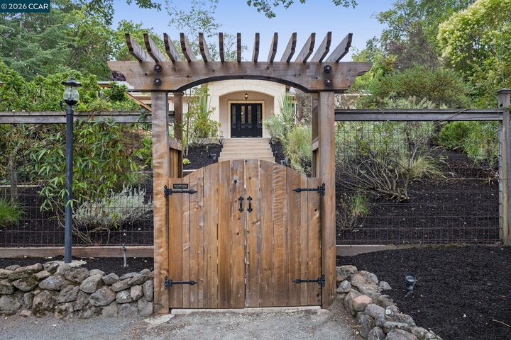 Property Photo:  275 Shady Glen Road  CA 94596 
