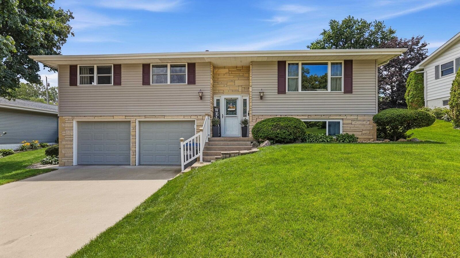Property Photo: 2786 Balboa Drive IA 52001