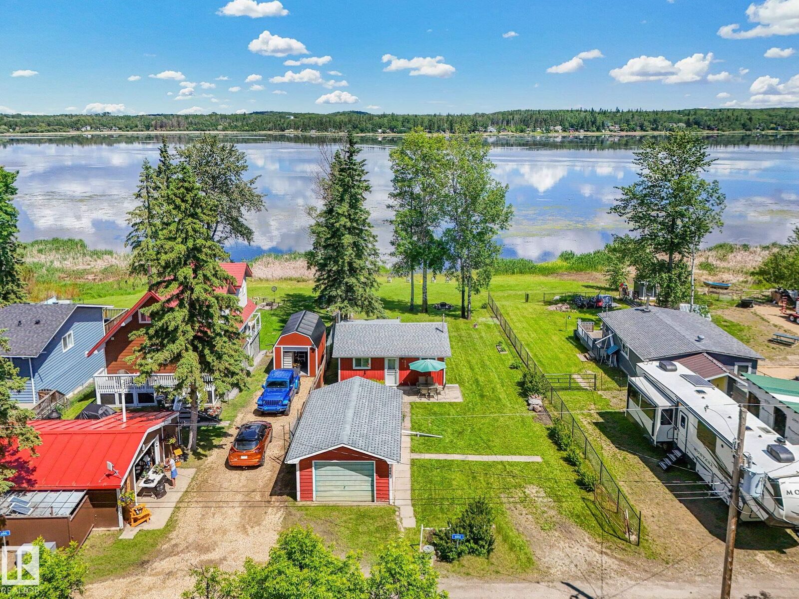 Property Photo: 604 Blue Heron Drive AB T0E 1V0