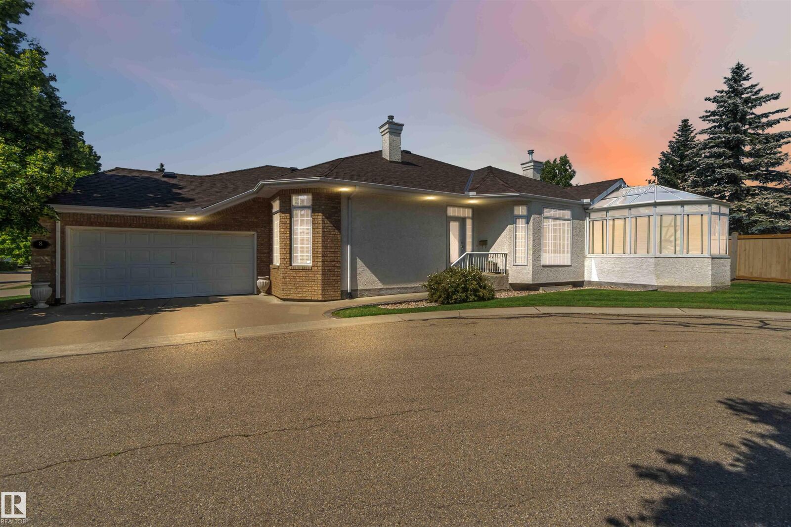 Property Photo: 8 Butterworth Point(E) NW AB T6R 2S3