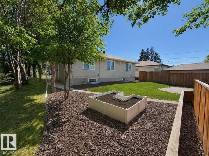 Property Photo: 11348 111 Avenue NW Upper AB T6G 0C9