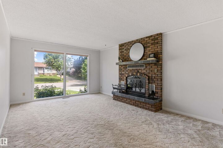 Property Photo:  37 Leon Place  AB T8N 1X6 