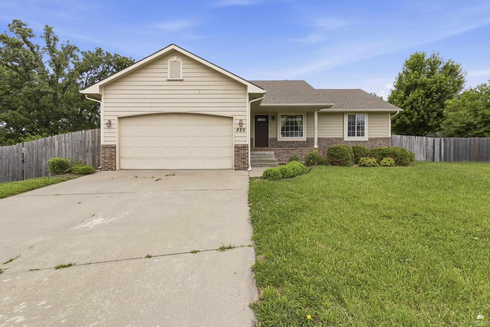 Property Photo: 820 Fossilridge Drive KS 66503