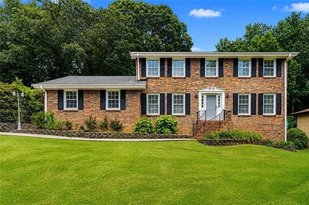 Property Photo:  1683 Oak Ridge Circle SW  GA 30087 