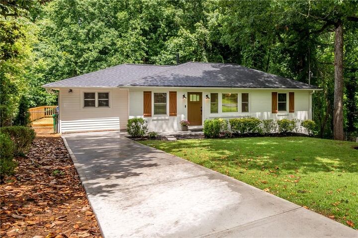 Property Photo:  2093 Wildrose Drive  GA 30032 