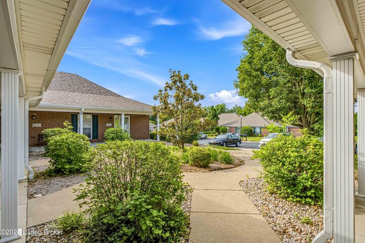 Property Photo:  816 Garden Pointe Dr  KY 40067 