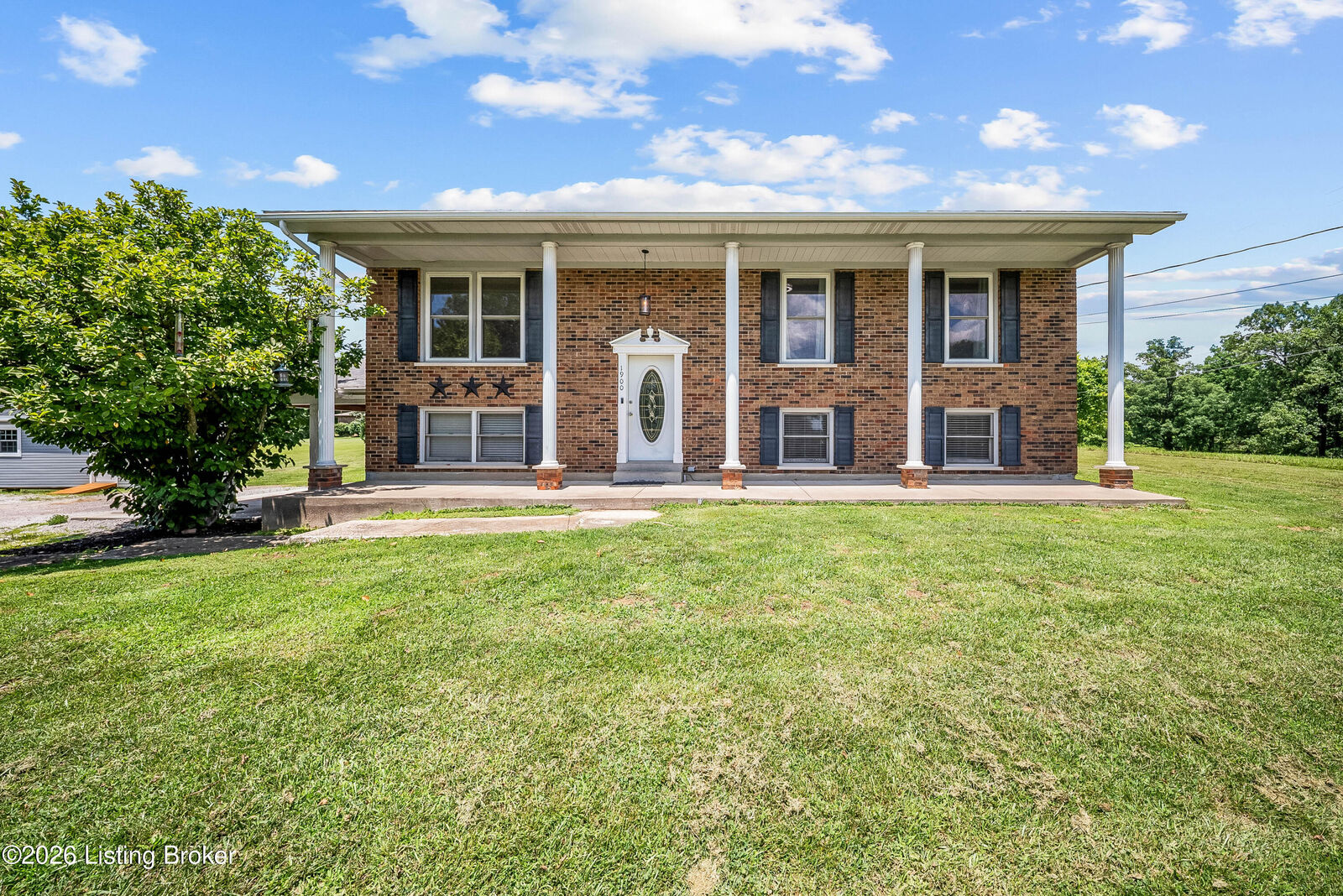 Property Photo:  1900 Fairgrounds Rd  KY 40108 