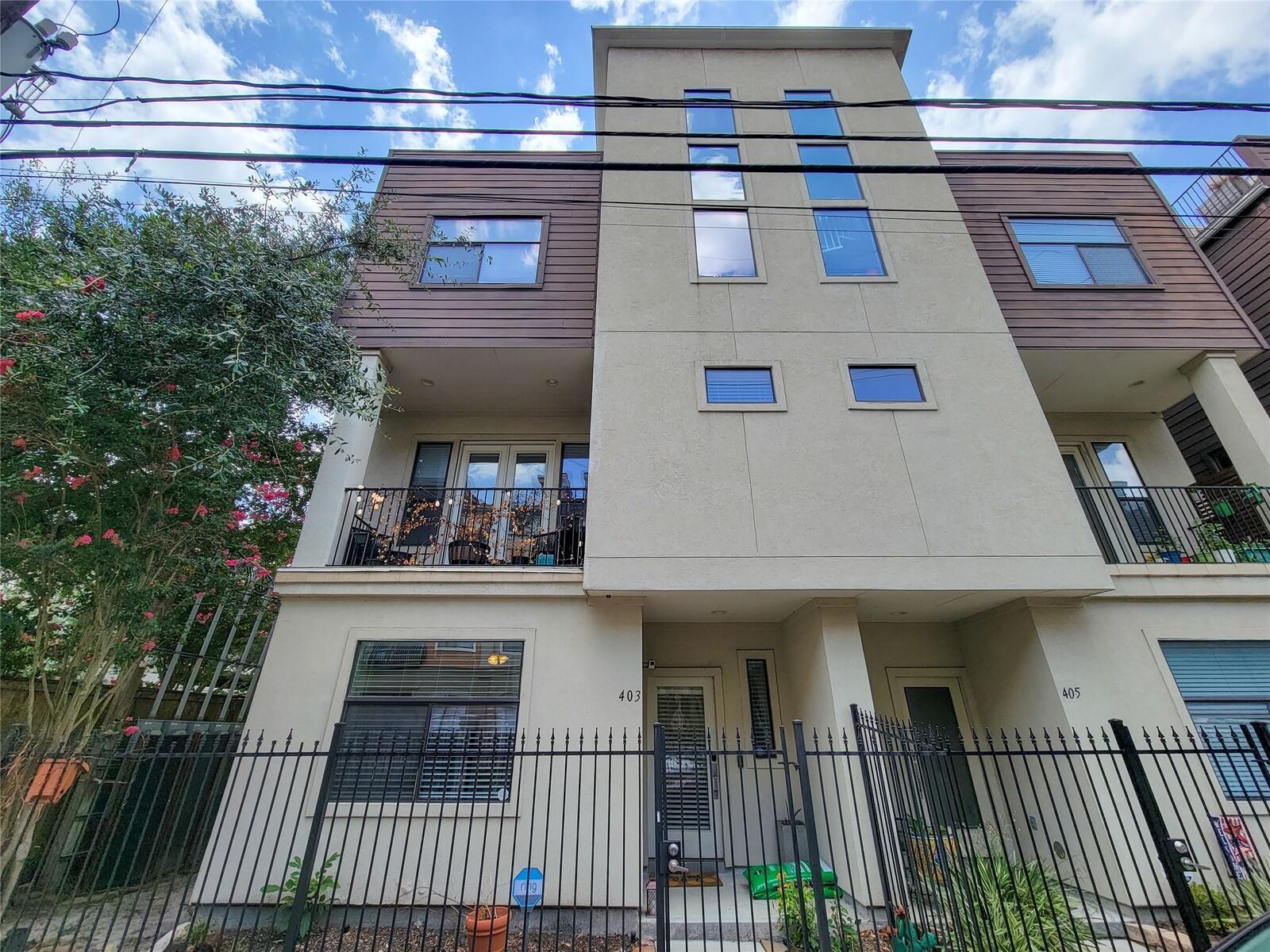 Property Photo: 403 Jackson Hill Street TX 77007