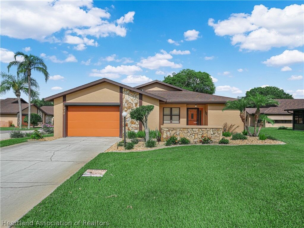Property Photo: 2909 Sugar Pine Circle FL 33872