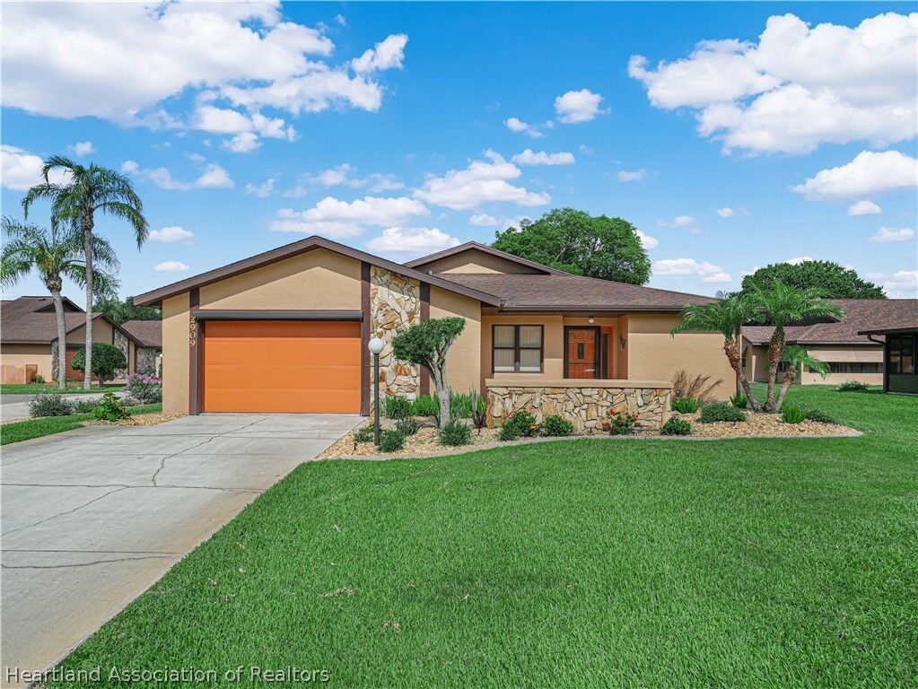 Property Photo: 2909 Sugar Pine Circle FL 33872