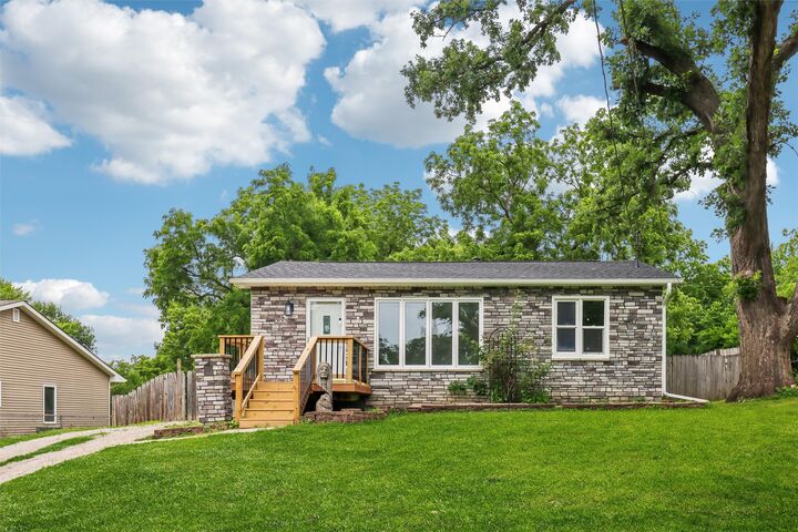 Property Photo: 222 E Broad Street IA 50315
