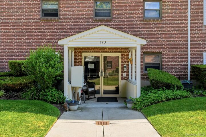 Property Photo:  123 Park Avenue B3  NY 11701 