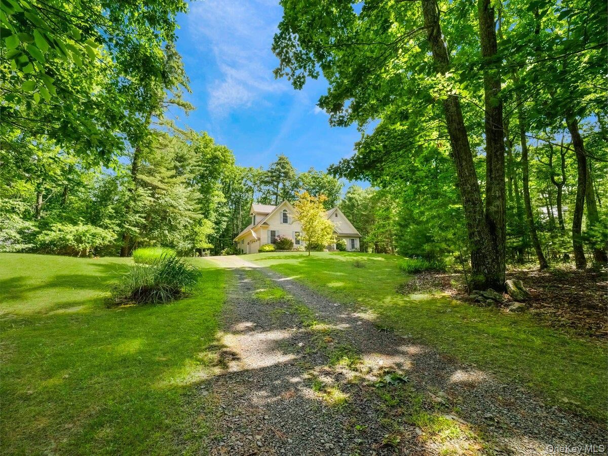 Property Photo: 101 Azalea Court PA 18337