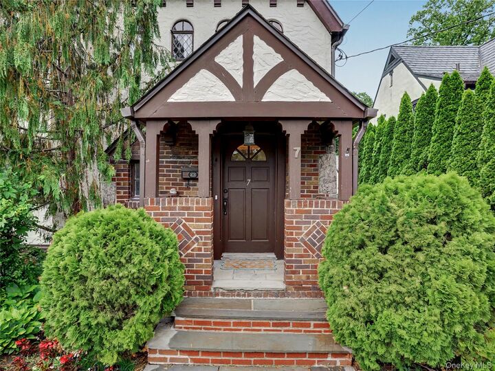 Property Photo: 7 Huntwood Place NY 10552