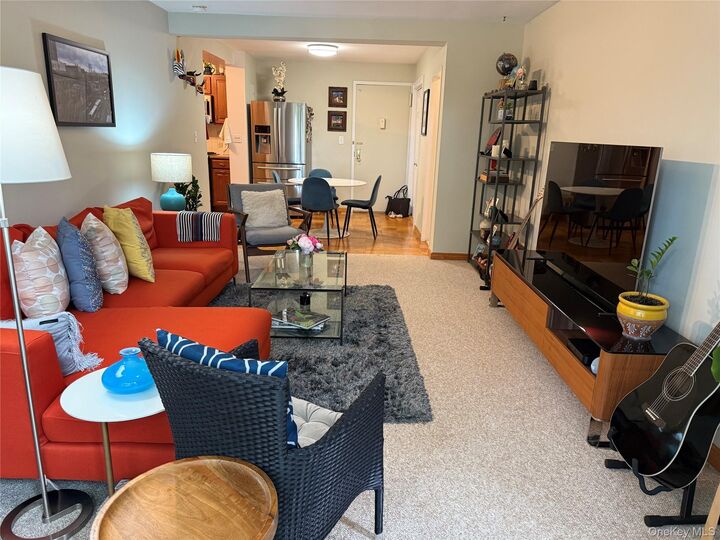 Property Photo:  177 E Hartsdale Avenue 2U  NY 10530 