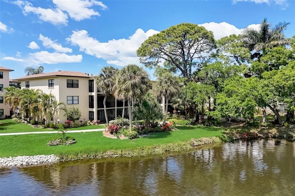 Property Photo:  425 30th Avenue W C212  FL 34205 
