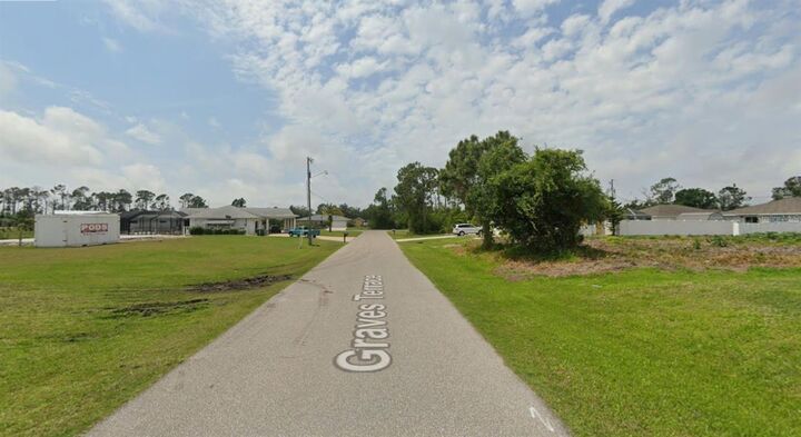 Property Photo:  5463 Graves Terrace  FL 33981 