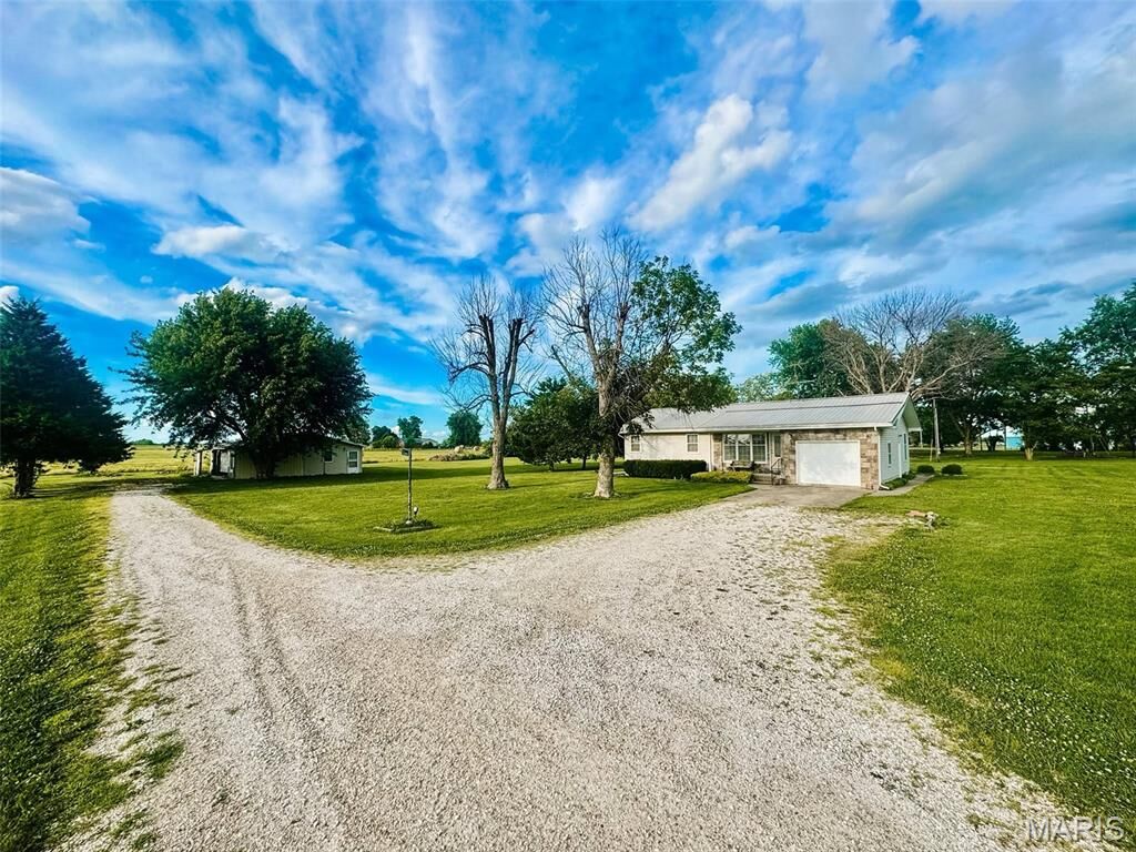 Property Photo: 1149 E US Highway 54 MO 63382