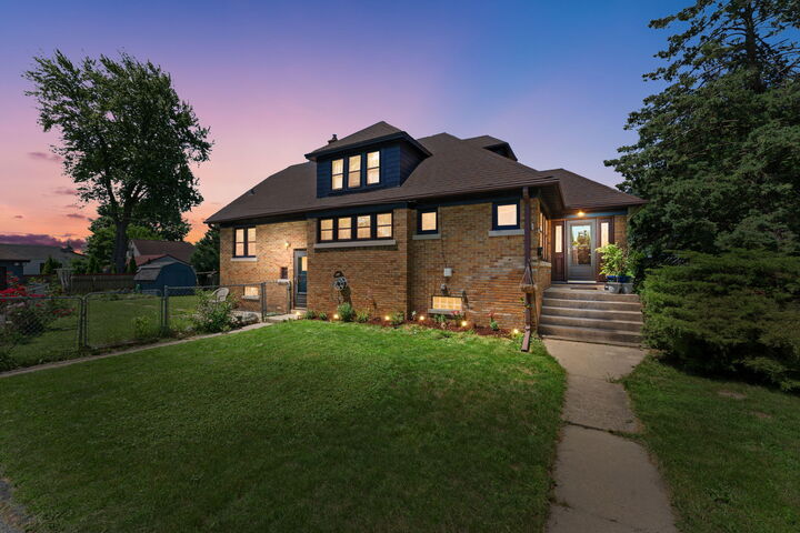 Property Photo:  2719 E Holmes Ave  WI 53110 