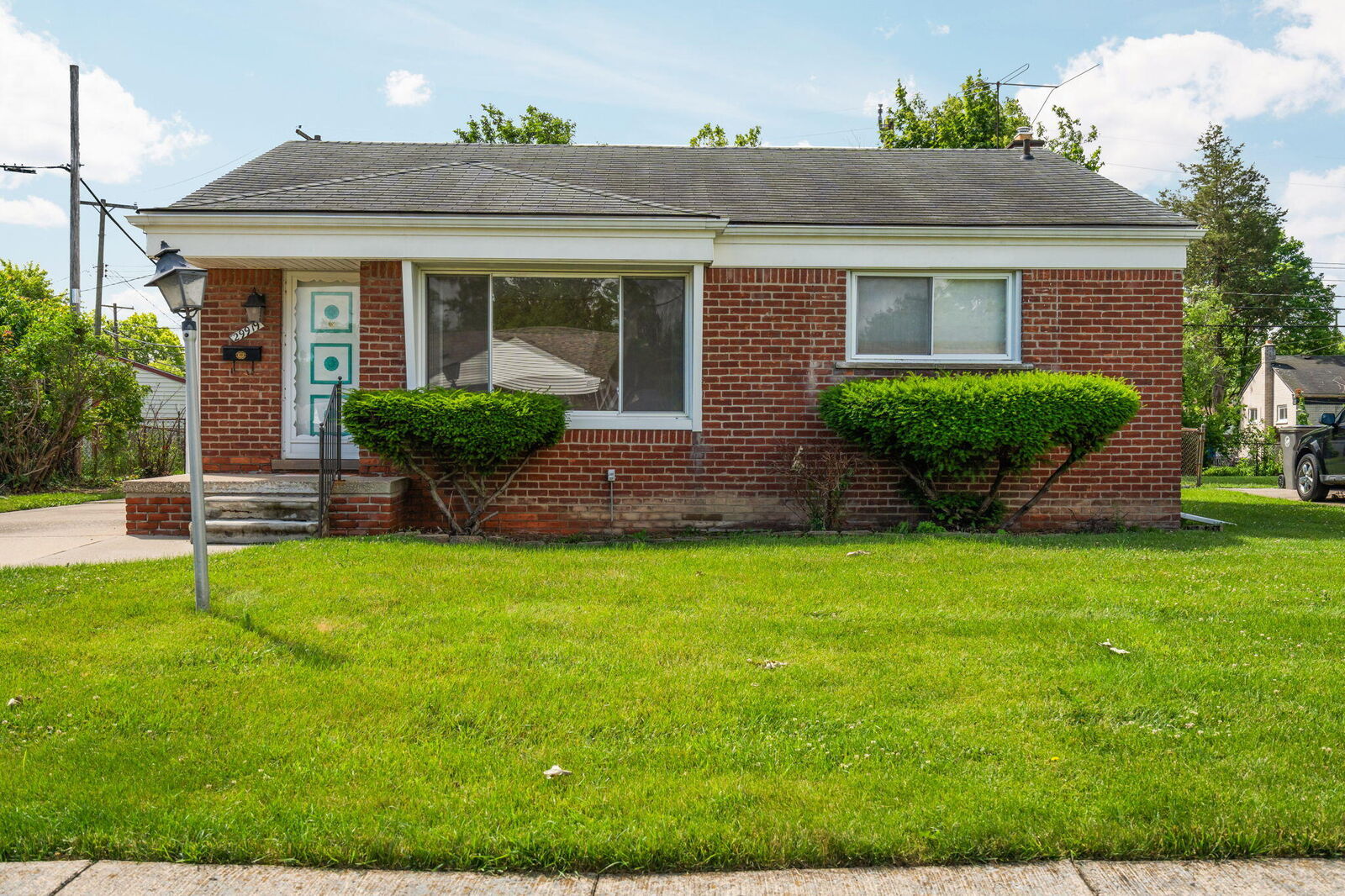 Property Photo:  29919 Spring Arbor Drive  MI 48141 