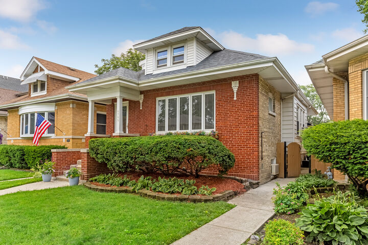 Property Photo:  6705 N Olympia Avenue  IL 60631 