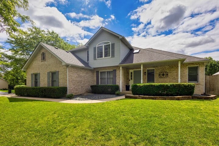 Property Photo:  8 Steck Court  IL 60440 