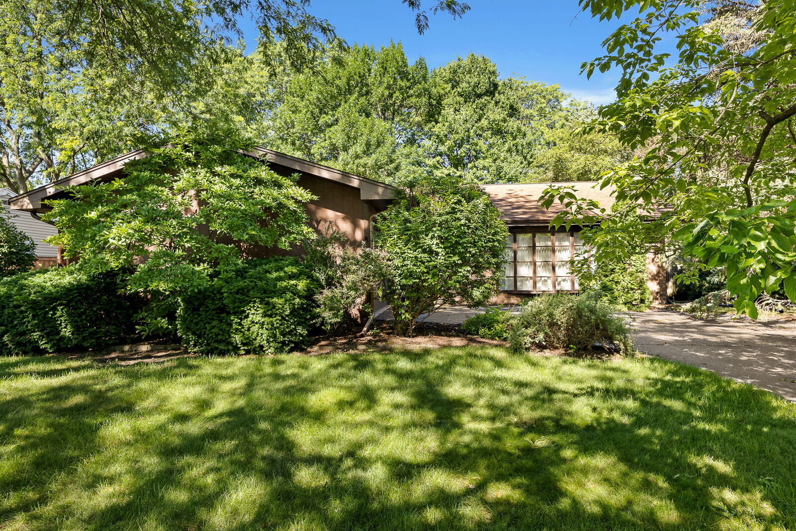 Property Photo:  1419 Brush Hill Circle  IL 60540 
