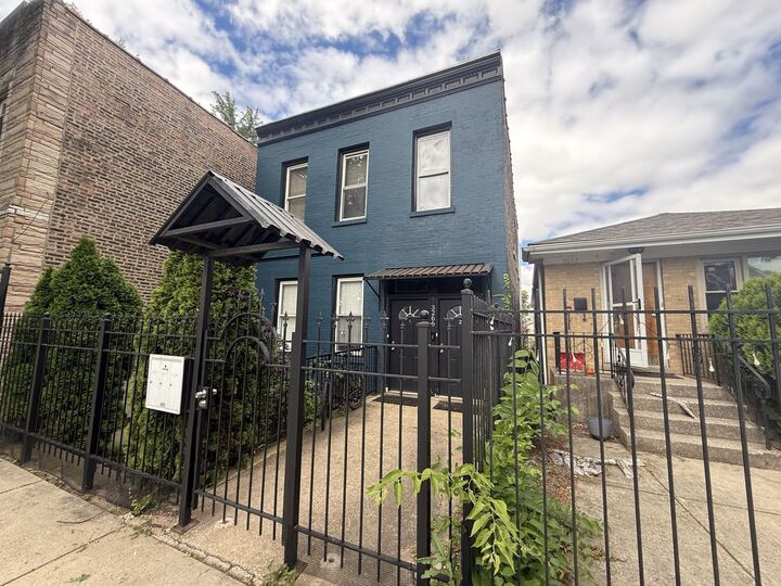 Property Photo:  3266 S Bell Avenue 1  IL 60608 