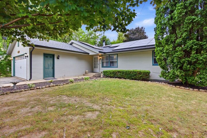 Property Photo:  126 NE Queensbury Place NE  IL 61065 