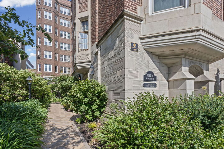 Property Photo:  6334 N Sheridan Road 1E  IL 60660 