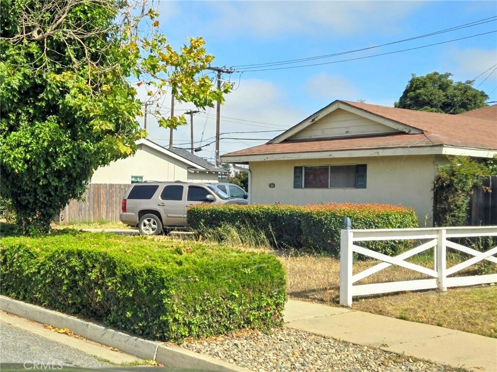 Property Photo:  909 E Orange  CA 93454 