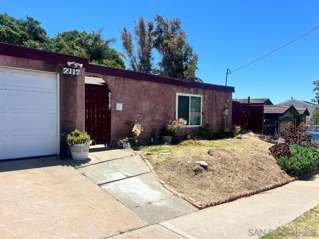 Property Photo: 2117 Finch CA 92123