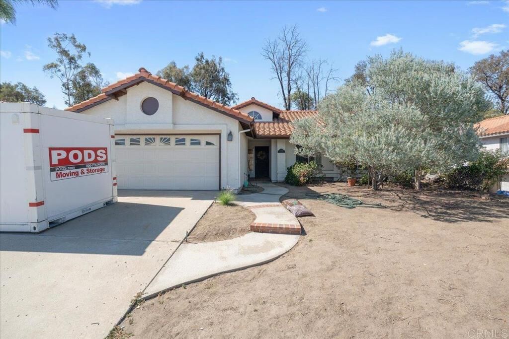 Property Photo: 11782 Calle Albara CA 92019