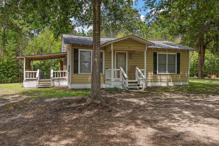 Property Photo:  515 E Linn Street  TX 75949 