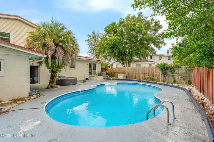 Property Photo:  5922 Triumph Lane W  FL 32244 