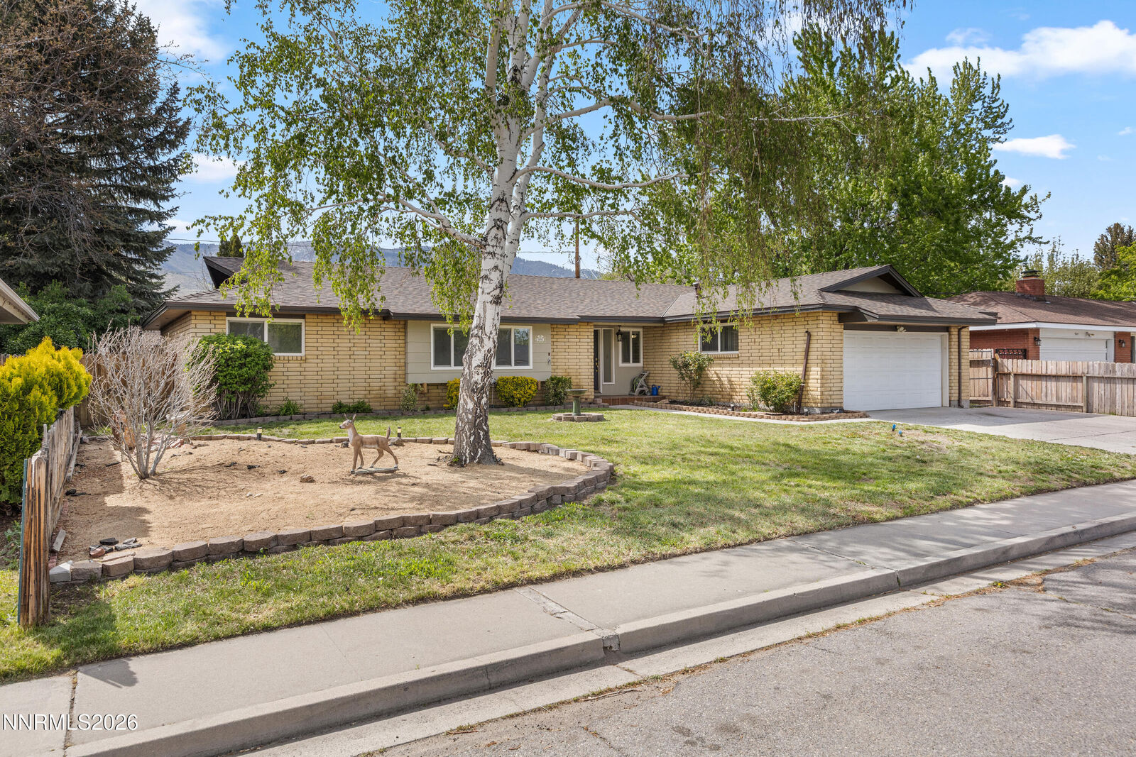 Property Photo:  904 Saratoga Way  NV 89703 